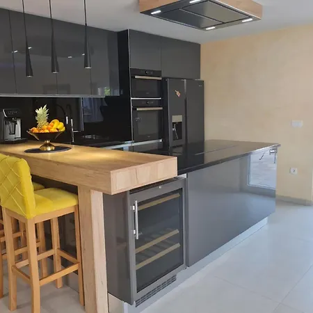 Villa I&n - Four Bedroom *