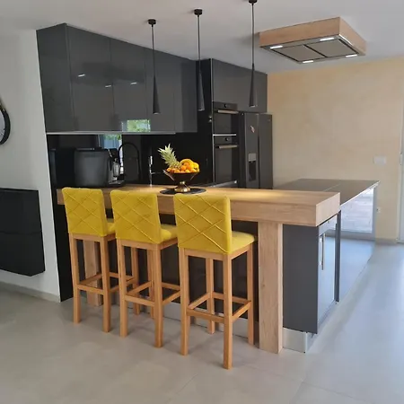 I&n - Four Bedroom * Imotski