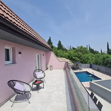 I&n - Four Bedroom * Imotski