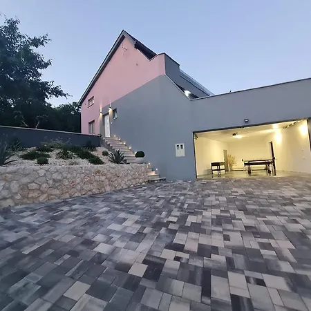I&n - Four Bedroom * Imotski