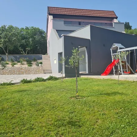 I&n - Four Bedroom