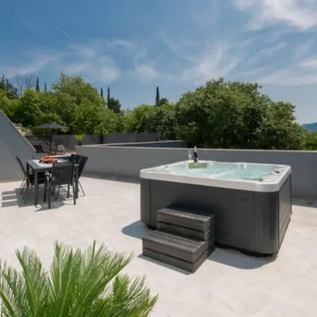 I&n - Four Bedroom Villa *