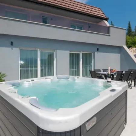 Villa I&n - Four Bedroom Imotski